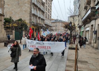 O persoal de Textil Lonia traslada as protestas por condicións dignas a tendas de Carolina Herrera e Purificación García