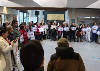 Mobilízanse no hospital Álvaro Cunqueiro para chamar a participar na manifestación nacional de SOS Sanidade