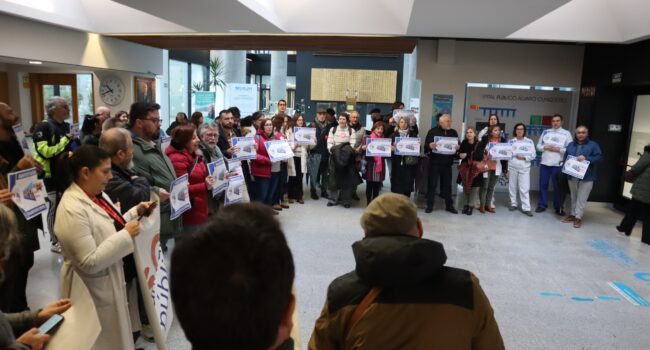 Mobilízanse no hospital Álvaro Cunqueiro para chamar a participar na manifestación nacional de SOS Sanidade