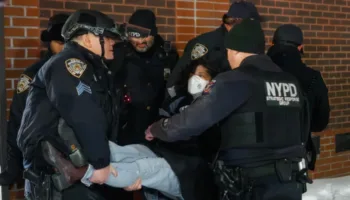 Manolo de los Santo, codirector del People’s Forums: «Movimientos de EE.UU. llaman a huelga nacional para frenar al ICE»