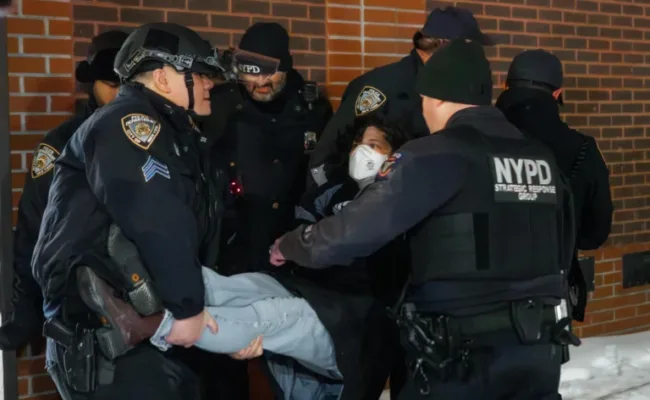 Manolo de los Santos, codirector del People’s Forums: «Movimientos de EE.UU. llaman a huelga nacional para frenar al ICE»