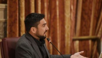 Ismael Sánchez (IU) denuncia la incoherencia del PP al negarse a respaldar una declaración institucional en defensa de la sanidad pública andaluza