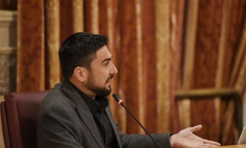 Ismael Sánchez (IU) denuncia la incoherencia del PP al negarse a respaldar una declaración institucional en defensa de la sanidad pública andaluza