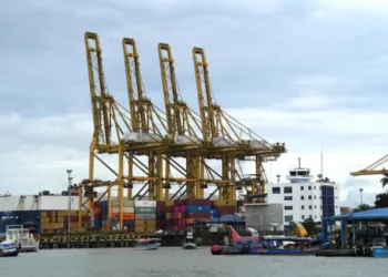 Colombia y Ecuador aumentan tensiones entre aranceles y suspensión del comercio energético