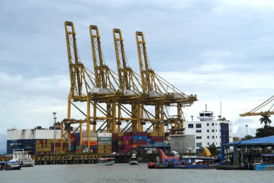 Colombia y Ecuador aumentan tensiones entre aranceles y suspensión del comercio energético