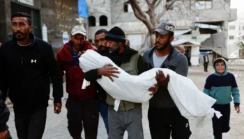 Gaza: un mártir, una niña herida y anciana muerta por el frío