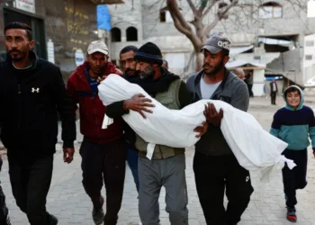 Gaza: un mártir, una niña herida y anciana muerta por el frío