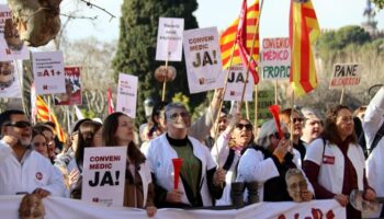 Organitzacions de treballadores i sindicats defensen millores laborals sense fragmentar el sistema sanitari públic davant la vaga mèdica