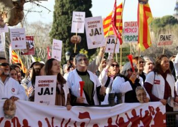 Organitzacions de treballadores i sindicats defensen millores laborals sense fragmentar el sistema sanitari públic davant la vaga mèdica