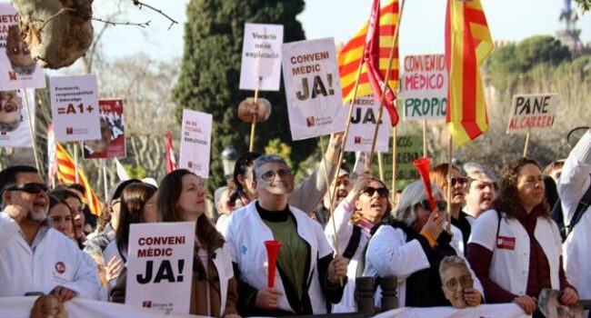 Organitzacions de treballadores i sindicats defensen millores laborals sense fragmentar el sistema sanitari públic davant la vaga mèdica