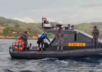 Buzos profesionales buscan a los turistas españoles desaparecidos en Indonesia