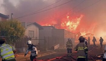 Aumentan a 20 los fallecidos por incendios forestales en Chile