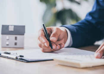 Guía de ahorro familiar: Cómo auditar tus seguros para reducir gastos este 2026