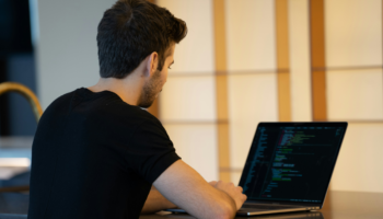 Dos estudios relacionan ver pornografía violenta con comportamientos sexuales de riesgo y violencia contra las mujeres