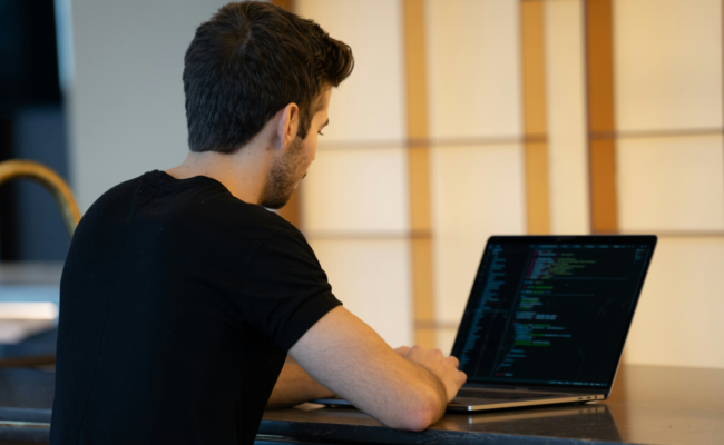 Dos estudios relacionan ver pornografía violenta con comportamientos sexuales de riesgo y violencia contra las mujeres