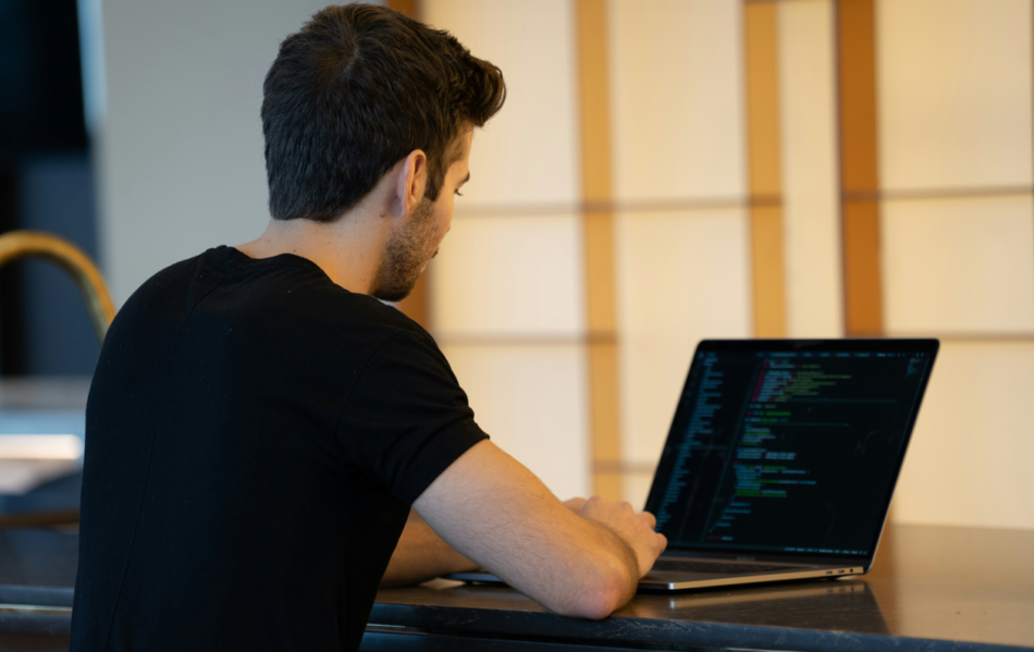 Dos estudios relacionan ver pornografía violenta con comportamientos sexuales de riesgo y violencia contra las mujeres