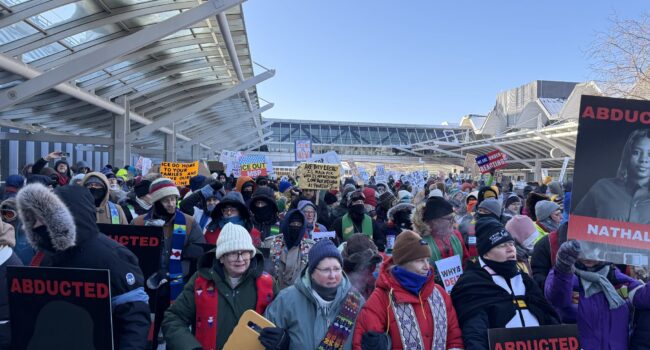 La huelga general sacude Minneapolis reclamando la salida del ICE