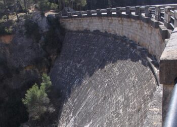 Espinosa: “Es inaceptable que PP y Vox continúen impidiendo que Barrachina rinda cuentas sobre su gestión en Buseo”