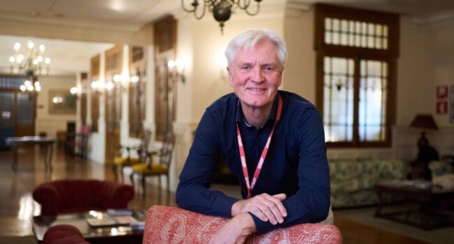 Bert Poolman, bioquímico y especialista en biología sintética: “Si alguien quisiera hacer daño, hoy es más fácil fabricar una bomba que una célula sintética”