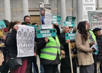Los colectivos sociales advierten de la falta de compromiso para validar la moratoria antidesahucios en el Congreso
