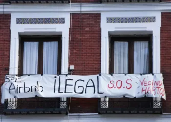 Sumar carga contra los incentivos a rentistas y acusa a su socio de Gobierno de rendirse al mercado del alquiler