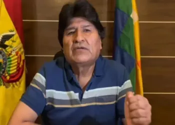 Evo Morales denuncia censura autoritaria en Bolivia tras salida de TeleSUR y RT