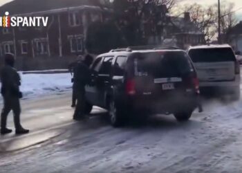 Agente de inmigración asesina a una mujer en Mineápolis (EEUU); Miles de personas protestan reclamando justicia