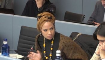 BComú lleva adelante una DI condenando la deriva autoritaria de la administración Trump con las personas migradas