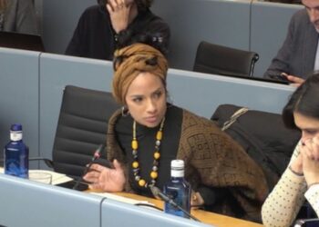 BComú lleva adelante una DI condenando la deriva autoritaria de la administración Trump con las personas migradas