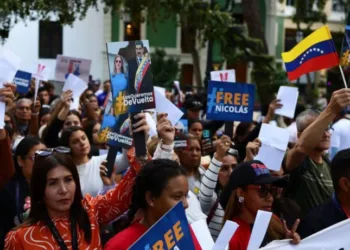 Miles de venezolanos exigen la liberación del presidente Nicolás Maduro y Cilia Flores
