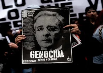 Presentan demanda contra absolución del expresidente Álvaro Uribe