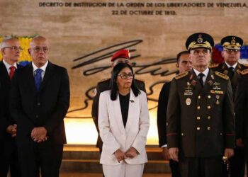 Delcy Rodríguez “no tiene previsto viajes fuera“ de Venezuela