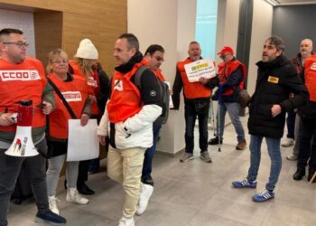 Representantes de FSC-CCOO en la ONCE se encierran en la sede de Girona para denunciar el despido arbitrario de un delegado sindical