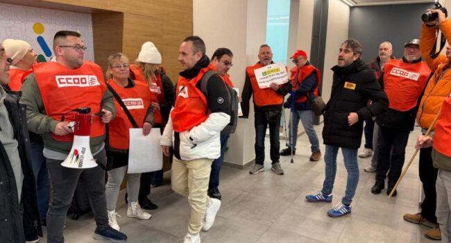 Representantes de FSC-CCOO en la ONCE se encierran en la sede de Girona para denunciar el despido arbitrario de un delegado sindical