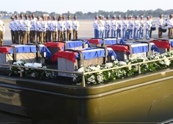 Raúl Castro y Díaz-Canel presiden tributo a 32 caídos en Venezuela