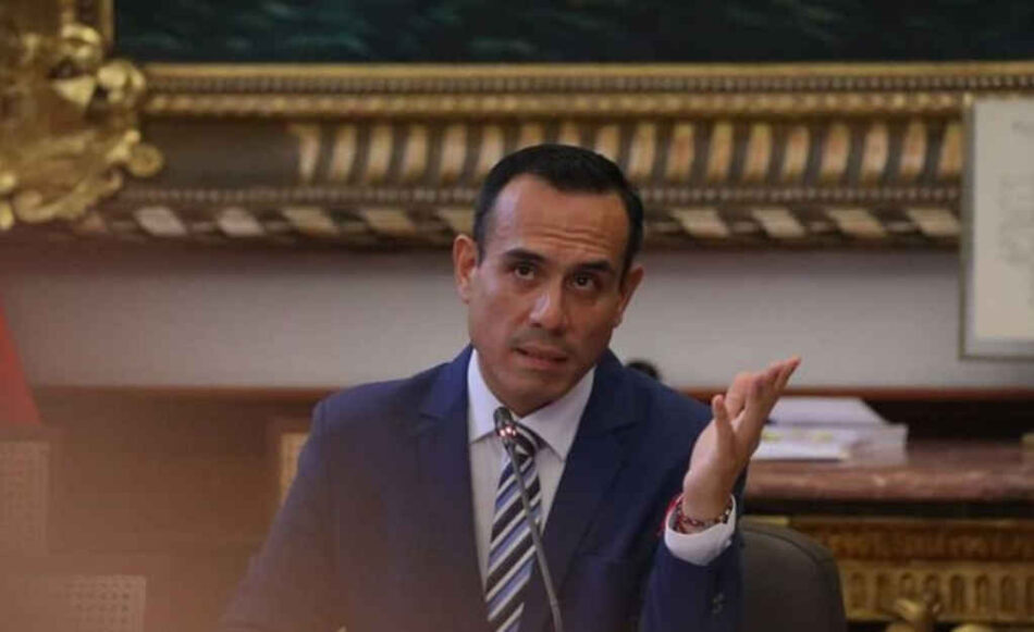 Presidente de Perú bajo asedio y con nuevos problemas