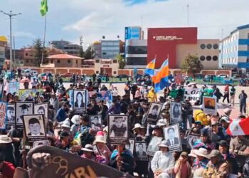 Una multitudinaria marcha denuncia en su tercer aniversario la Matanza de Juliaca, en Perú