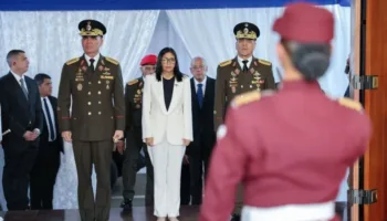 Delcy Rodríguez encabeza homenaje a héroes y mártires caídos en defensa de soberanía venezolana