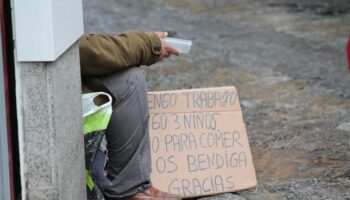 APDHA Granada denuncia la inacción del Ayuntamiento para proteger a las personas sin hogar pese a las posibles nevadas de este fin de semana