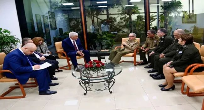 Ministro del Interior ruso aborda con Raúl Castro el reciente ataque de EE.UU. a Venezuela