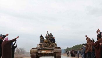 Milicia kurda se retira ante avance gubernamental y tribal en Siria