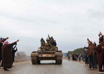 Milicia kurda se retira ante avance gubernamental y tribal en Siria