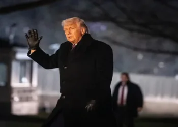 Trump confirma que EE.UU. tiene una «flota enorme» dirigiéndose a aguas cercanas a Irán