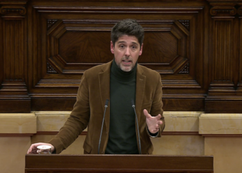El Parlament dona suport a la pujada de l’SMI fins als 1.221 euros a proposta dels Comuns