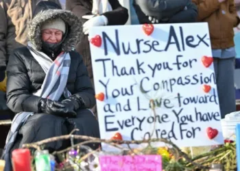 EE.UU.: juez emite orden de restricción a federales sobre pruebas en caso Pretti