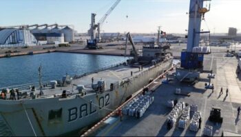 Dos buques parten de México con ayuda humanitaria hacia Cuba