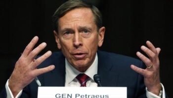 David Petraeus, exdirector de la CIA: «Guerra con Irán podría convertirse en catástrofe para EEUU»