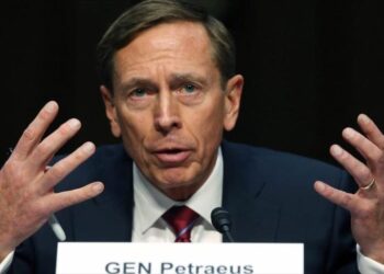 David Petraeus, exdirector de la CIA: «Guerra con Irán podría convertirse en catástrofe para EEUU»
