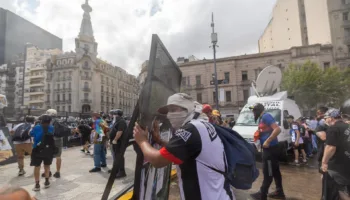 Argentina: Policía reprime manifestación contra reforma laboral de Milei
