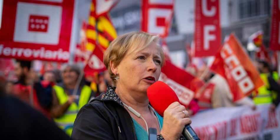 FSC-CCOO se concentra frente al Ministerio de Transportes para exigir responsabilidades y medidas urgentes en el sector ferroviario